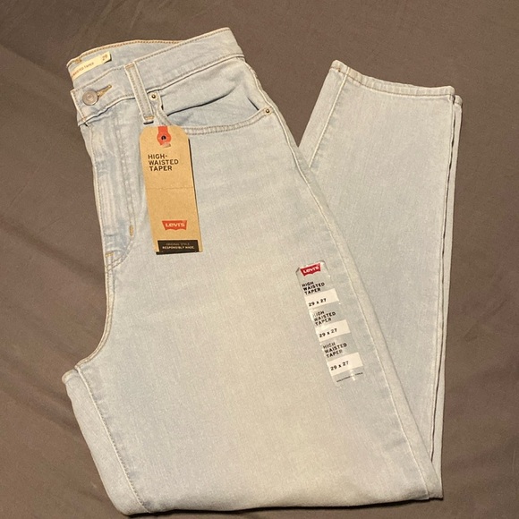 Levi’s High Waisted Taper Jeans - Picture 4 of 12